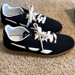 Stylish Black and White Women's Sneakers